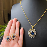 Giny - Gold Pendant Set with Earrings