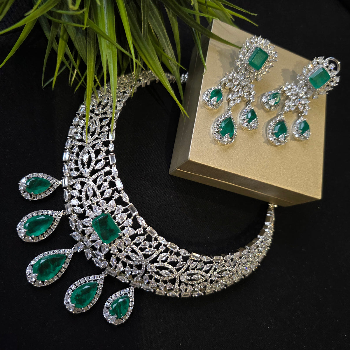 Mishi - Emerald Doublet Choker Necklace Set with Earrings