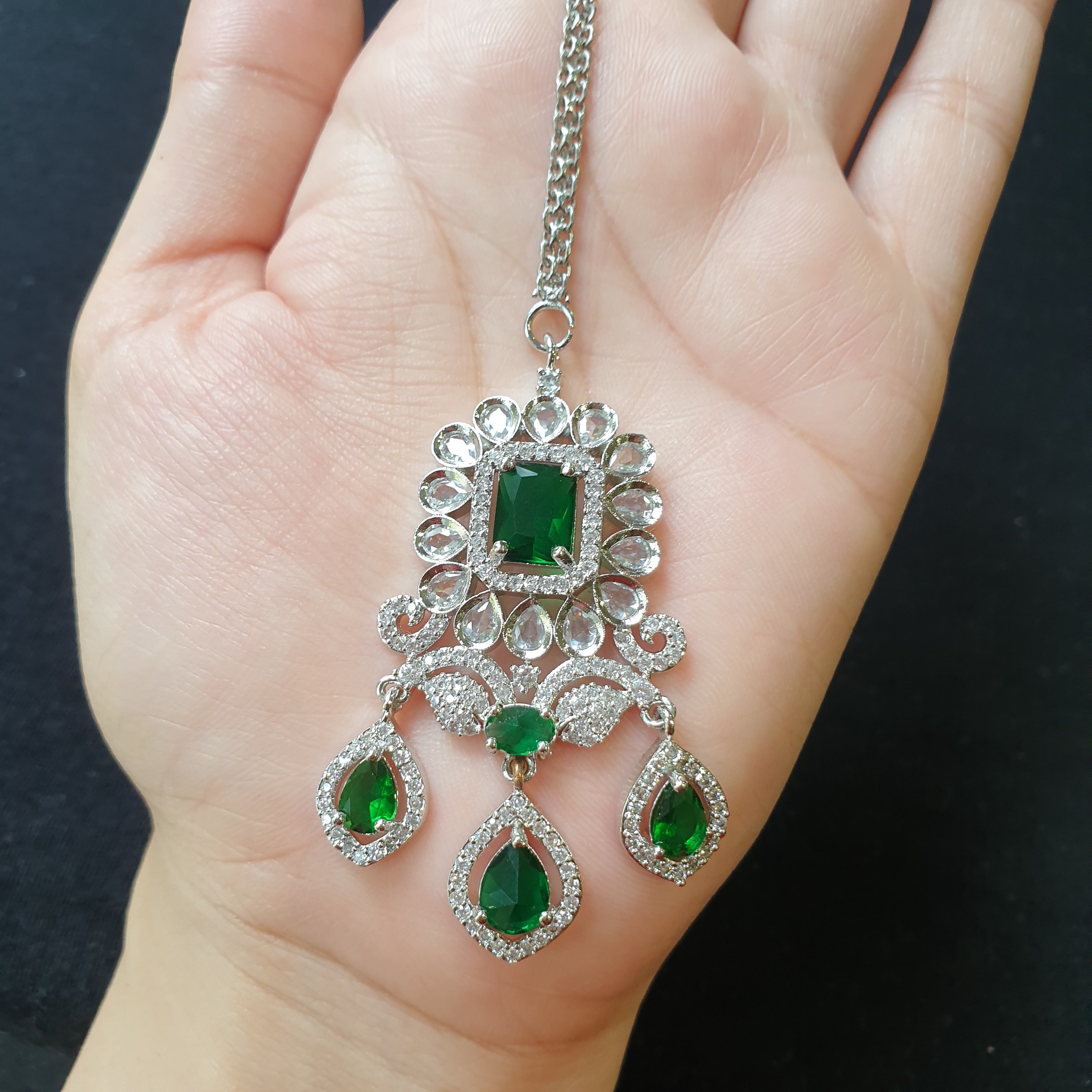 Stunning Emerald Green Necklace Set