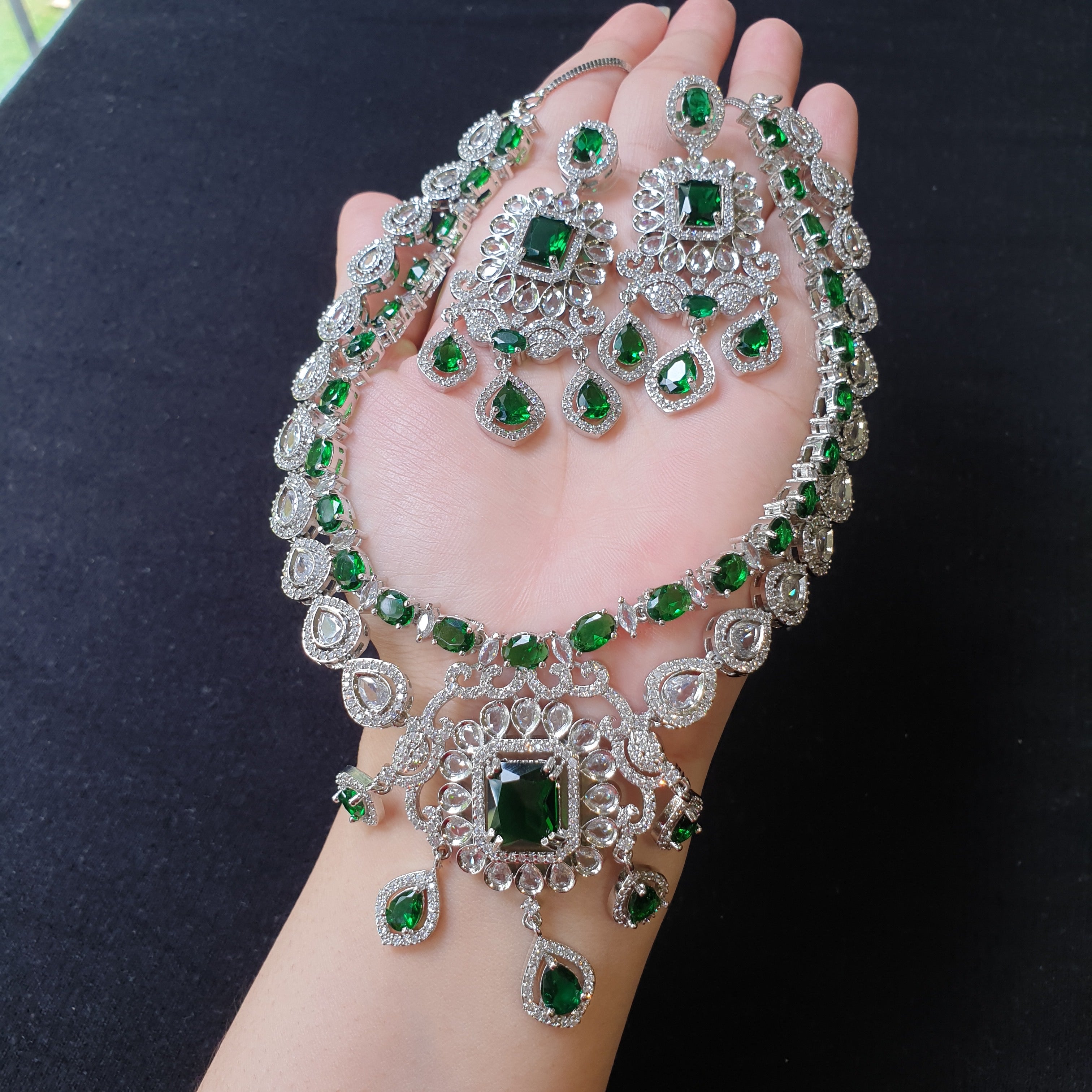 Stunning Emerald Green Necklace Set