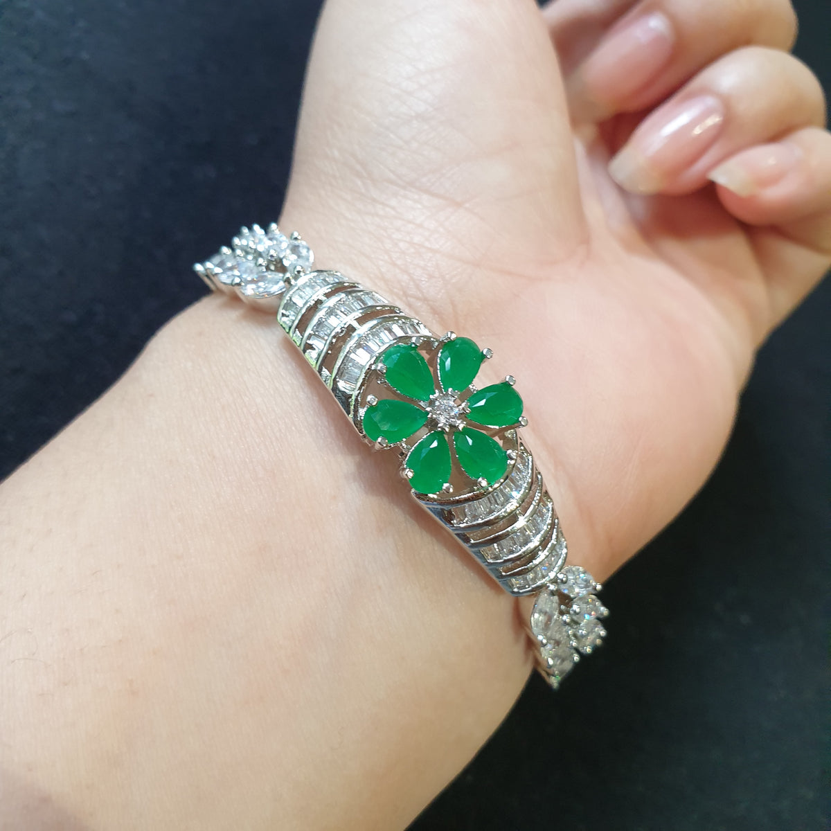 Floral Emerald Green Openable Bangle