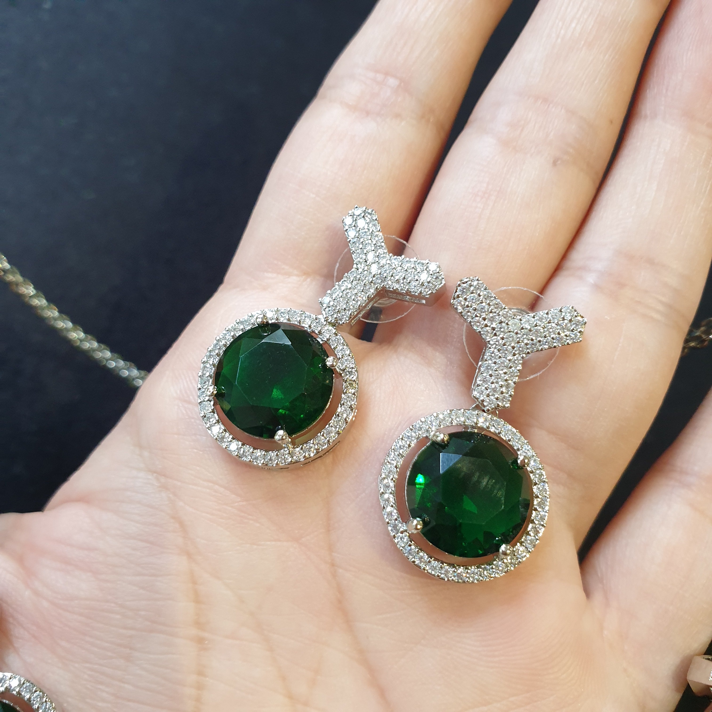 Elegant Emerald Green Necklace Set