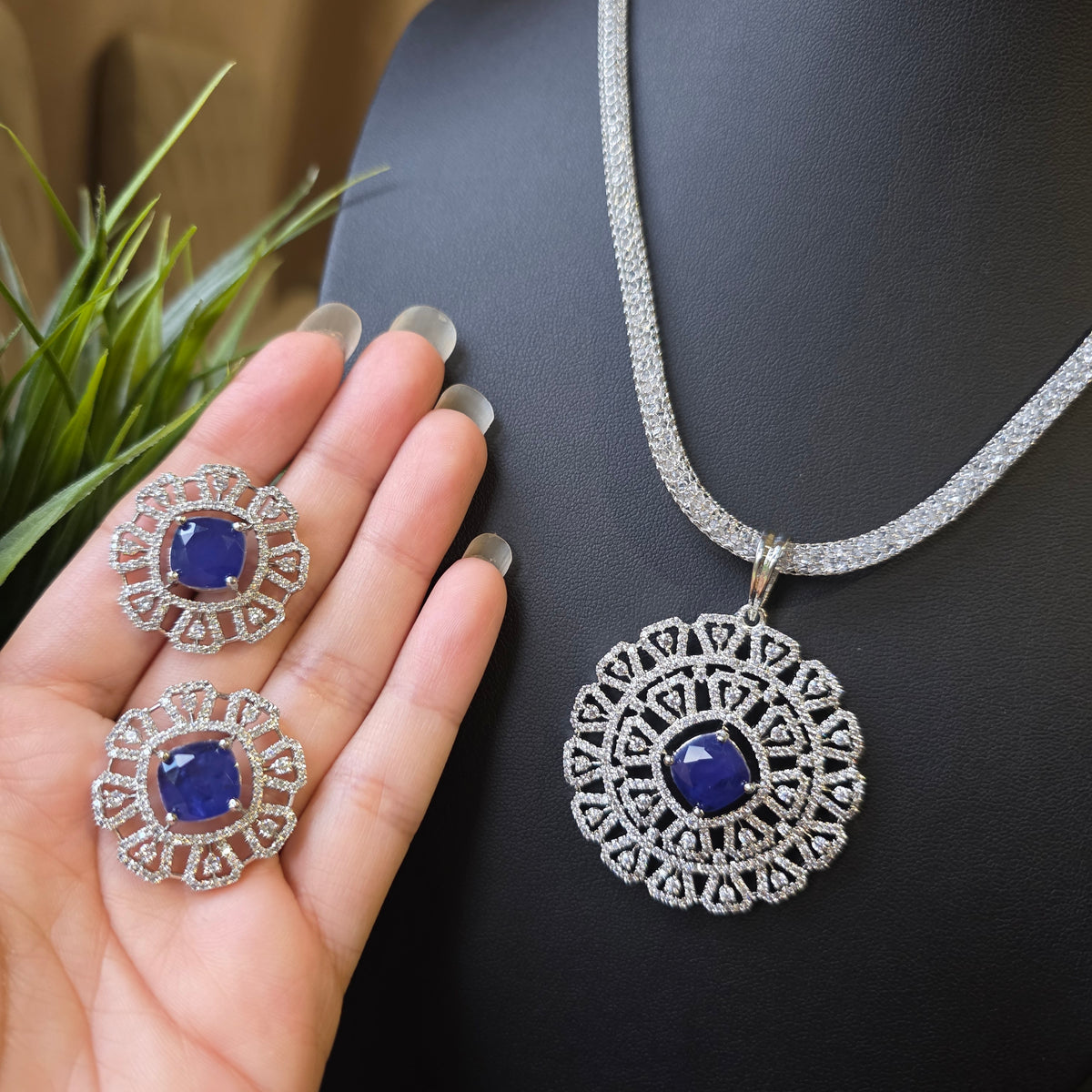 Daisy - Blue Sapphire Pendant Set