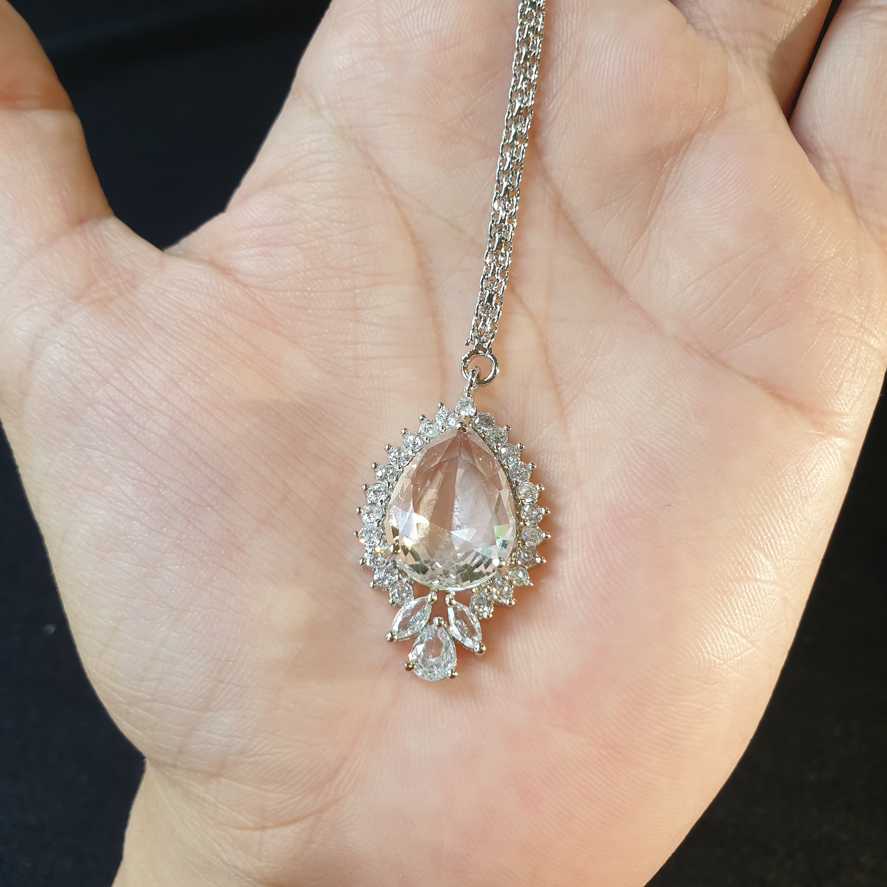 Stunning Clear Stones Necklace Set