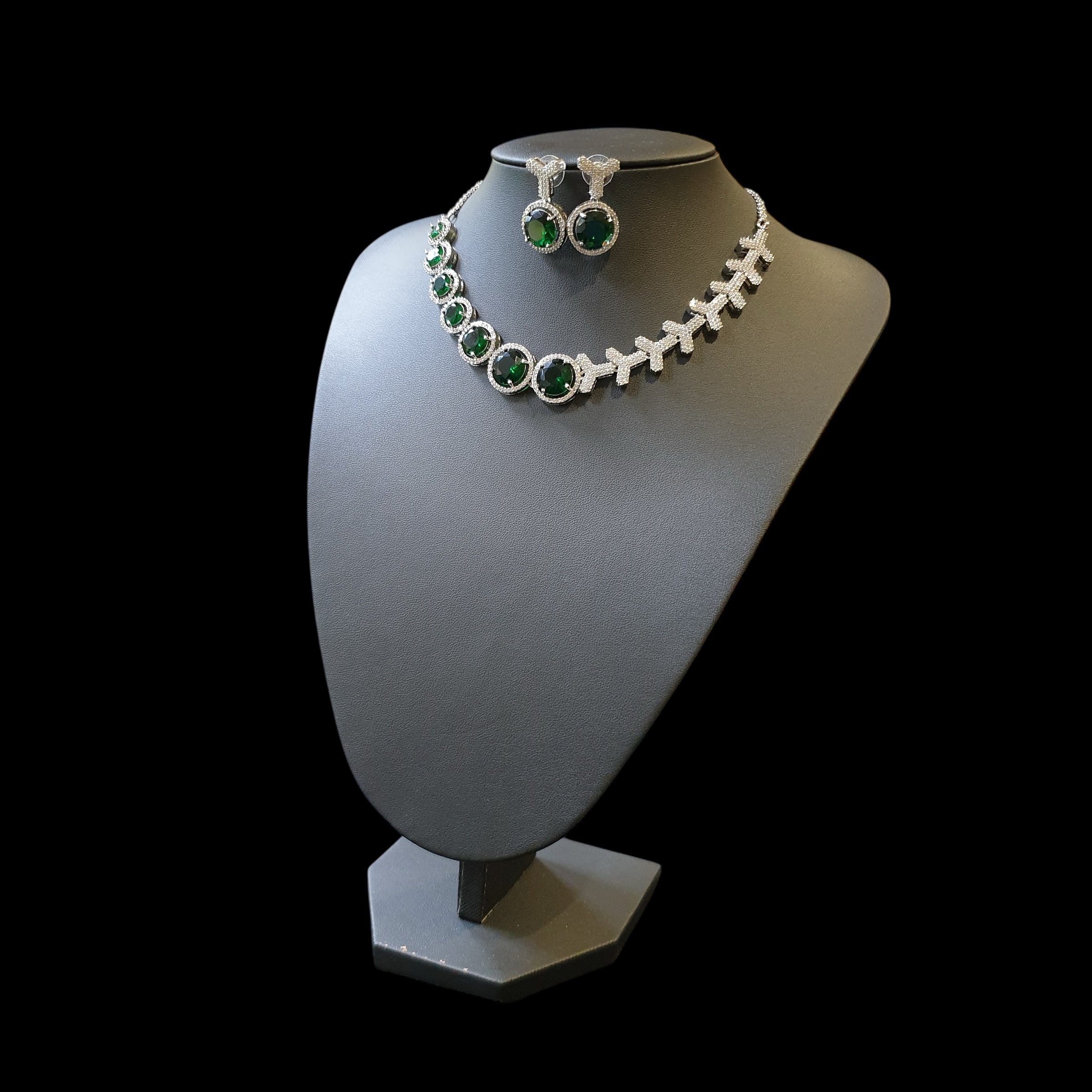 Elegant Emerald Green Necklace Set