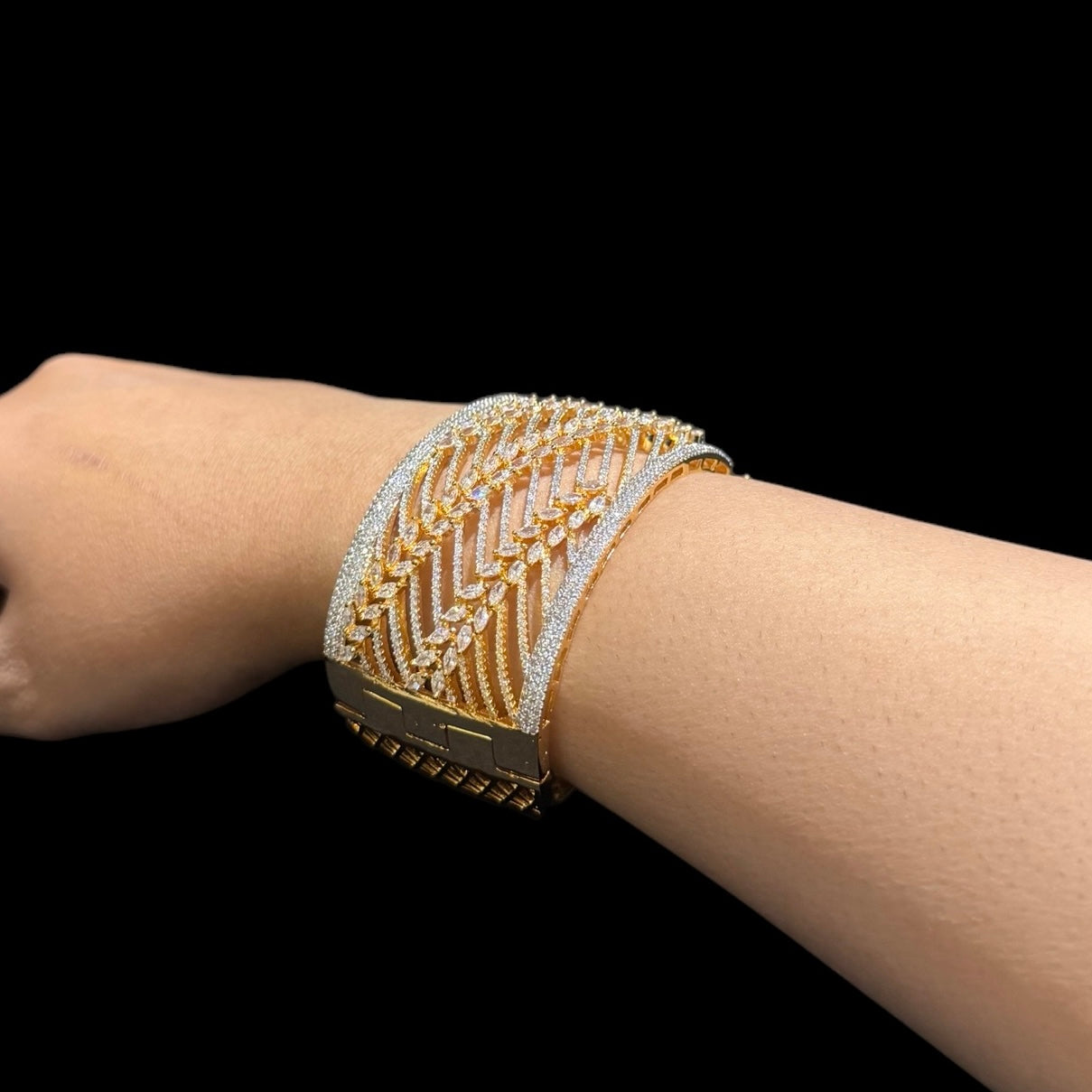 Gold Plated Openable Bangle