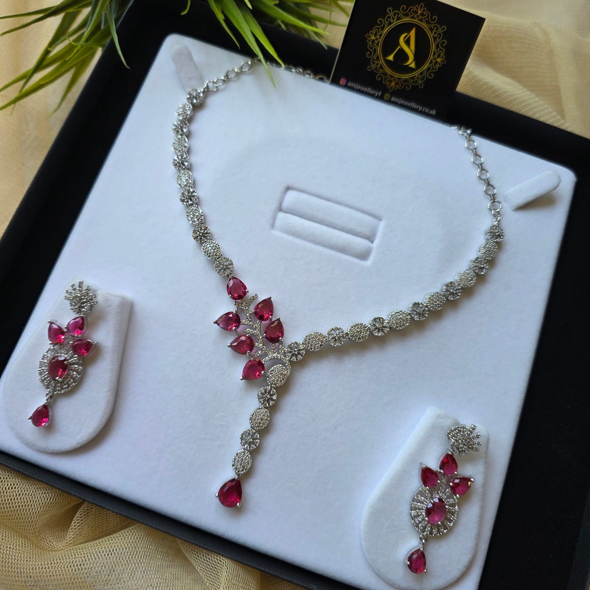Vina - Garnet Red White Gold Necklace Set With Earrings