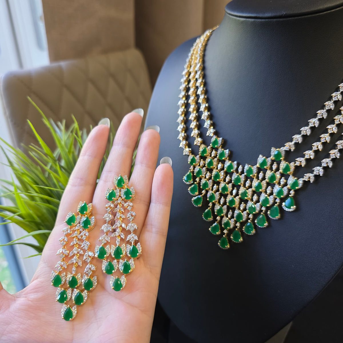 Lina - Emerald Gold Necklace Set
