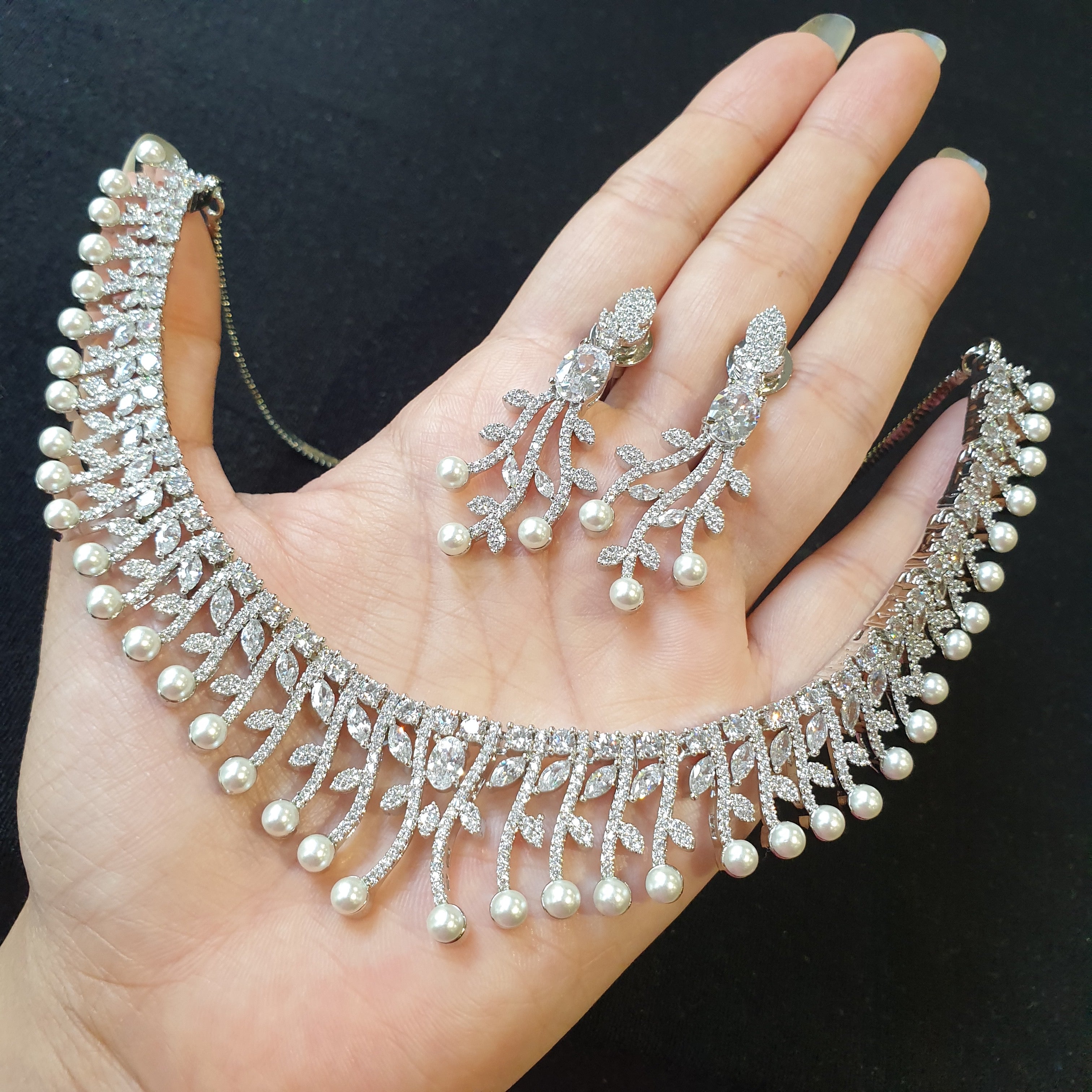 Stunning Pearl Necklace Set