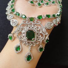 Stunning Emerald Green Necklace Set