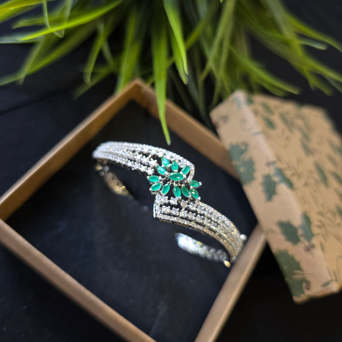 Emerald Green Openable Bangle