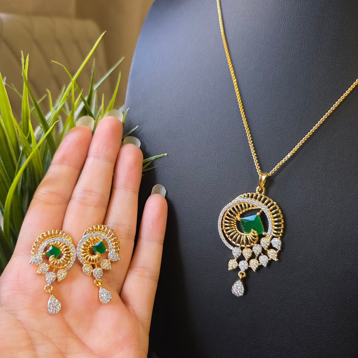 Zoe - Emerald Gold Pendant Set with Earrings