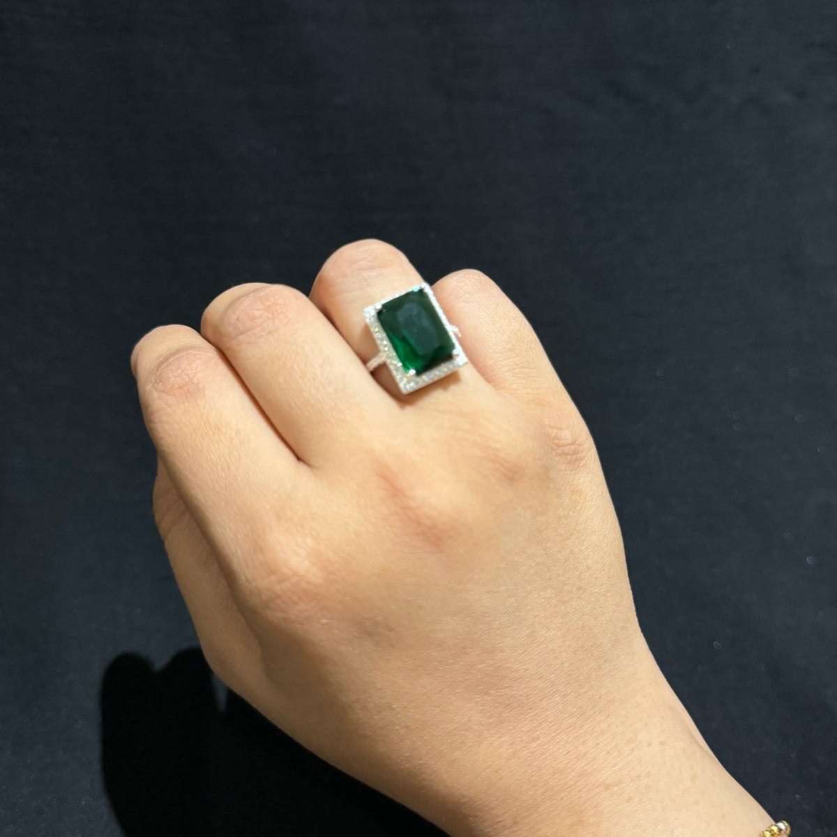 925 Silver Womens Ring with lab made Emerald (Size: M)