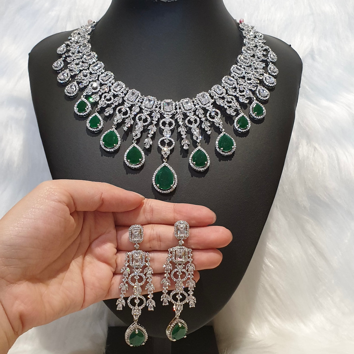 A&S Emerald Green Necklace & Earrings Set