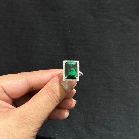 925 Silver Womens Ring with lab made Emerald (Size: M)