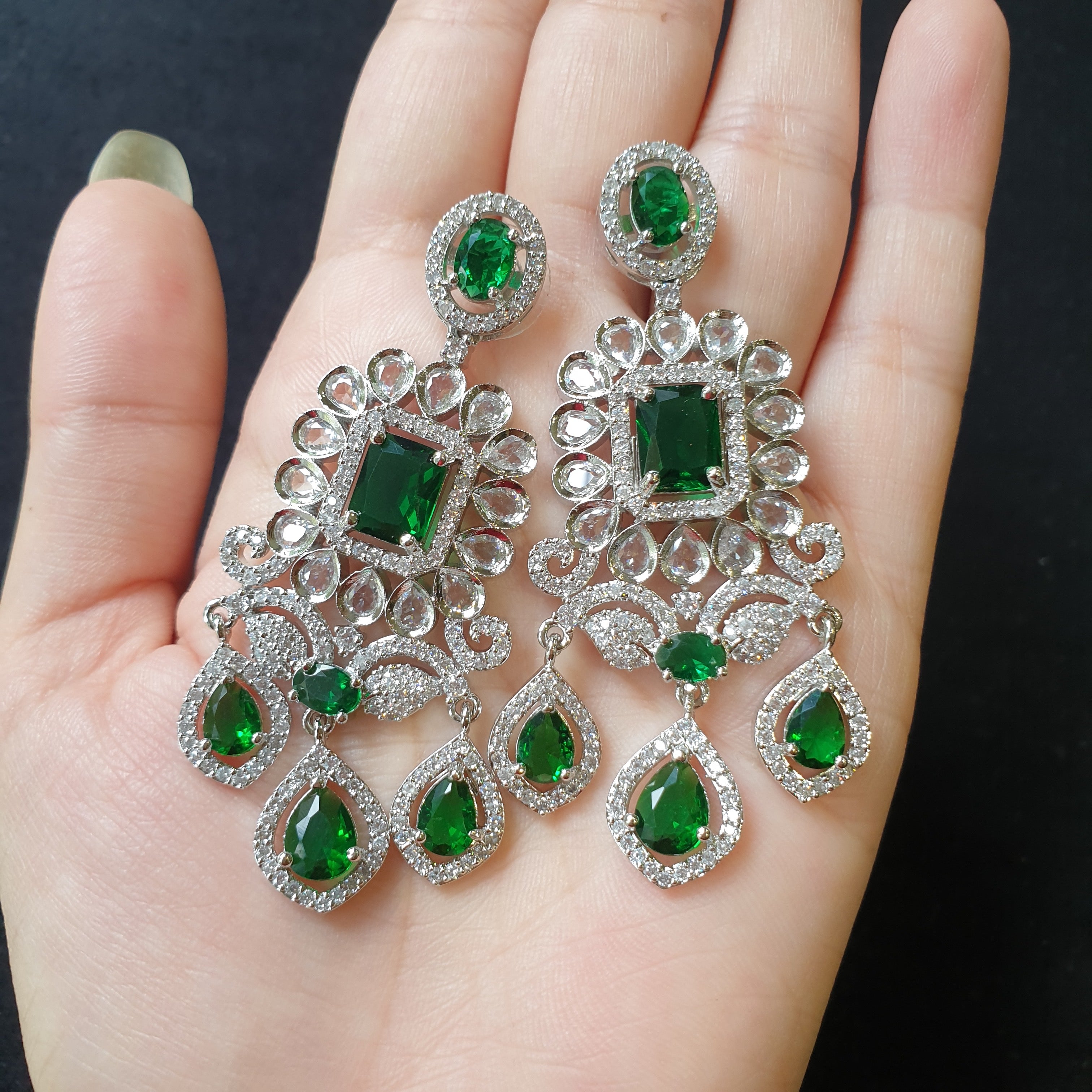 Stunning Emerald Green Necklace Set