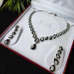 Ayra - Black Stones Gold Necklace Set With Earrings