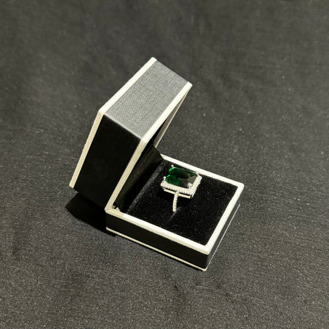 925 Silver Womens Ring with lab made Emerald (Size: M)