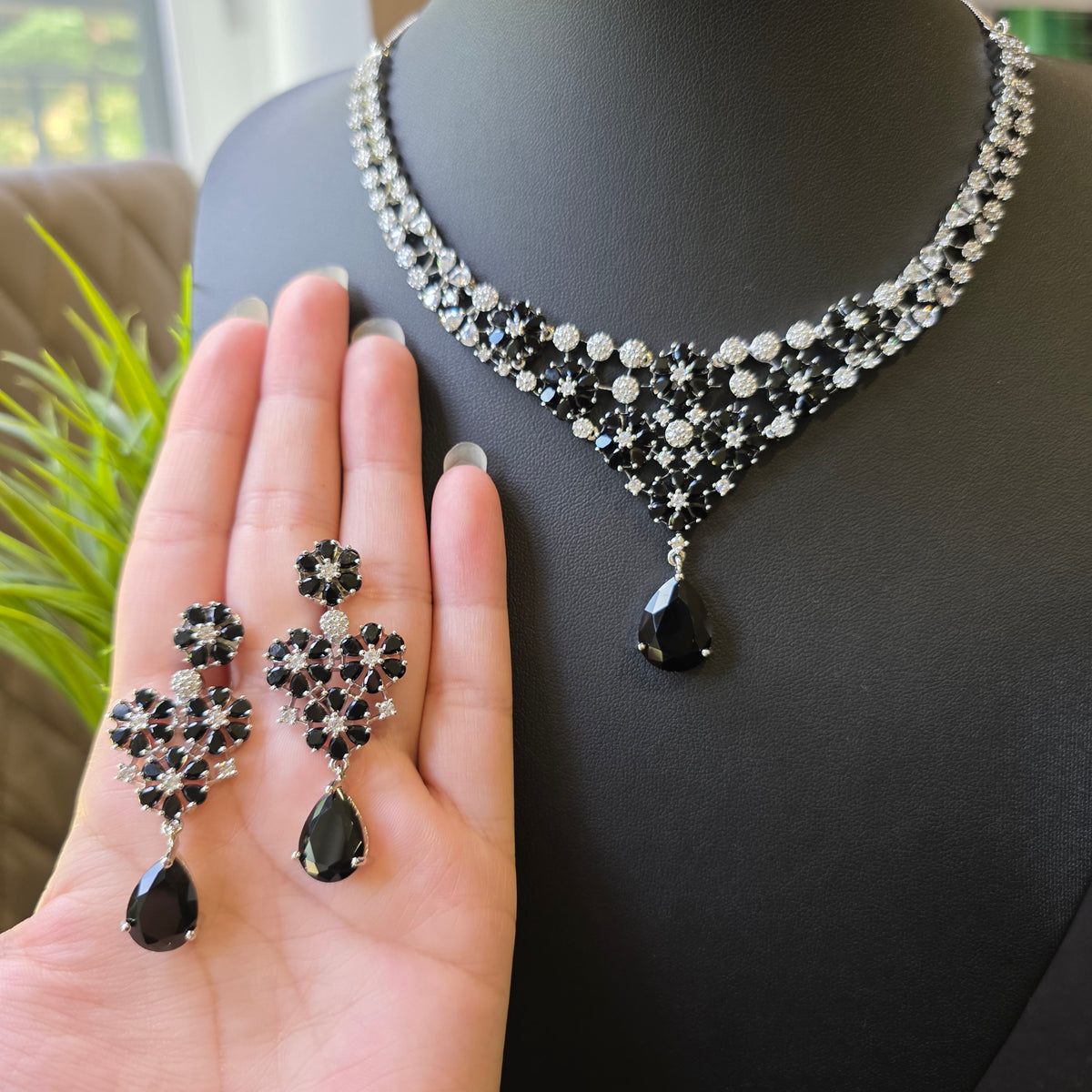 Iriana - Floral Black Stones Silver Necklace Set With Earrings