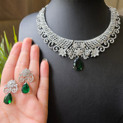 Siniha - Bespoke Emerald Green Necklace Set with Earrings