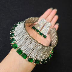 Zeen - Emerald Green Choker Set